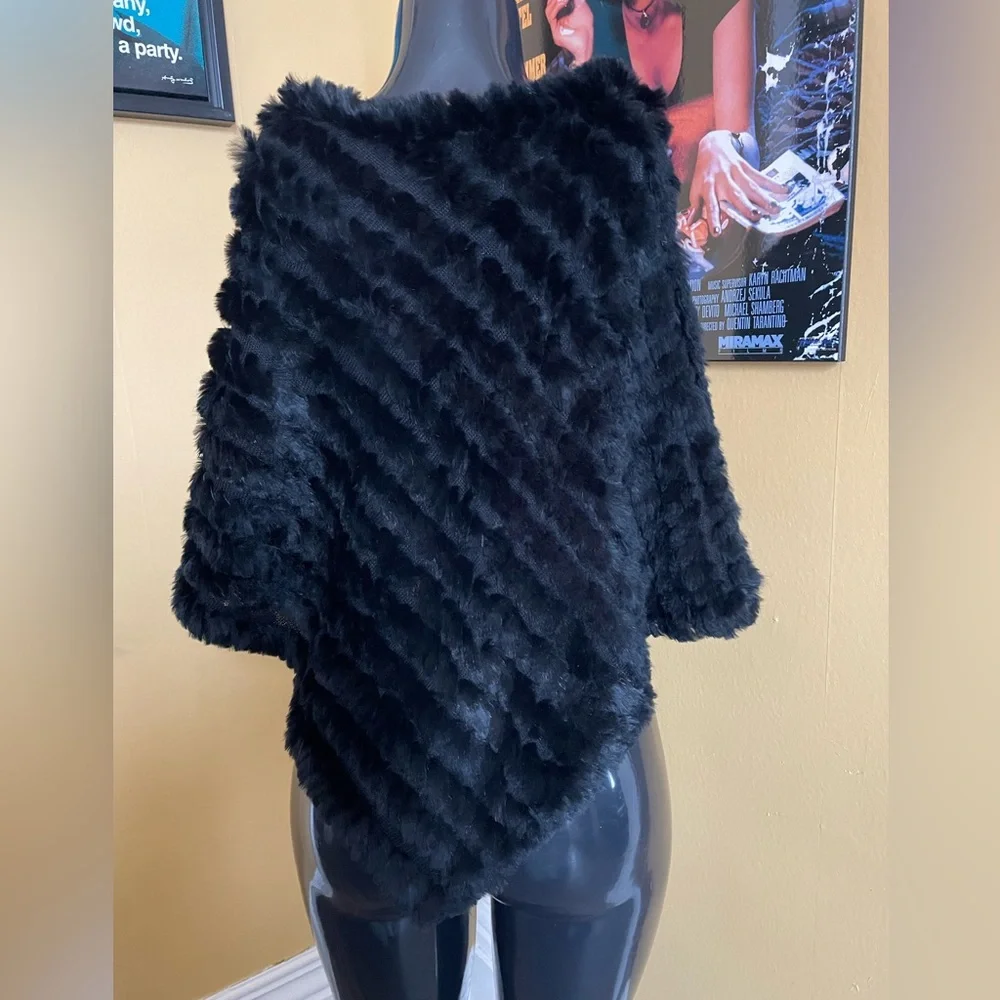 Women’s Rabbit Fur Poncho - Picture 1 of 4